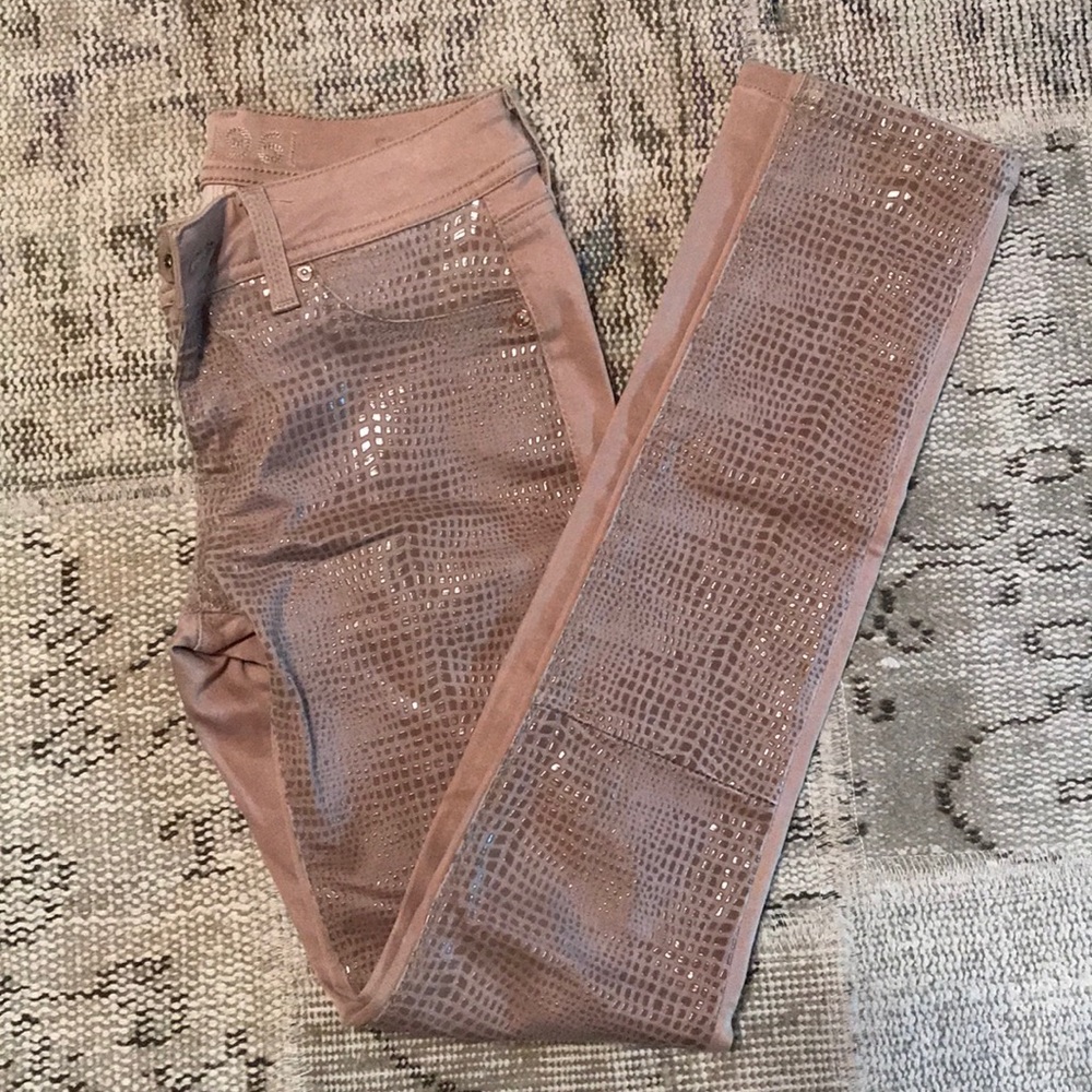 DL1961 blush pink snake skin skinny jean. Size 26